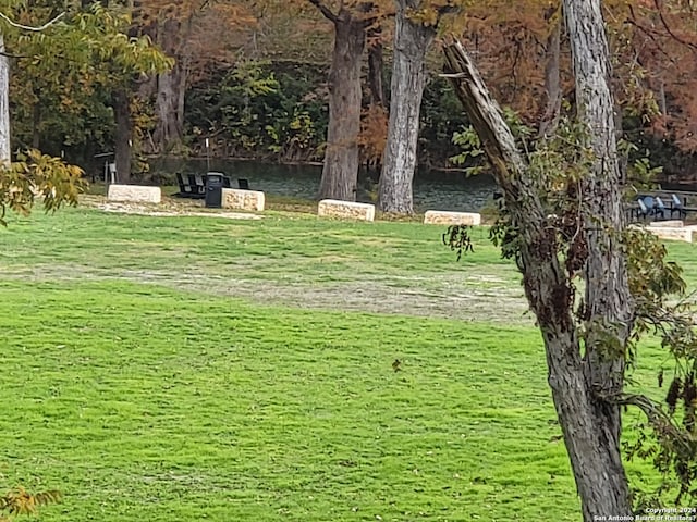 view of property's community featuring a yard