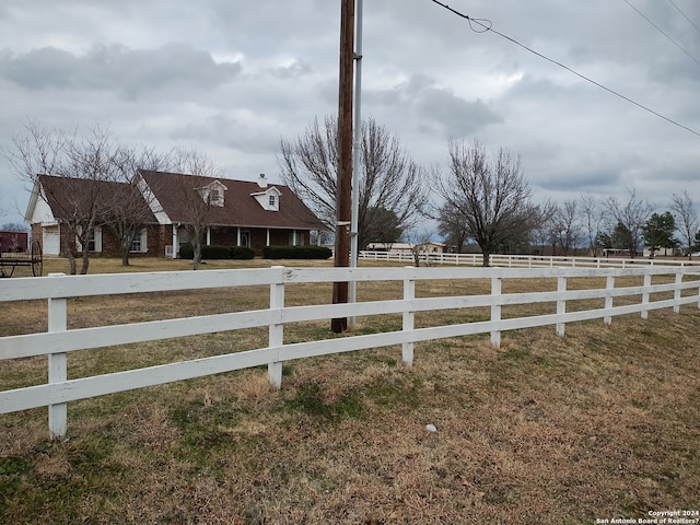 view of yard featuring a rural view