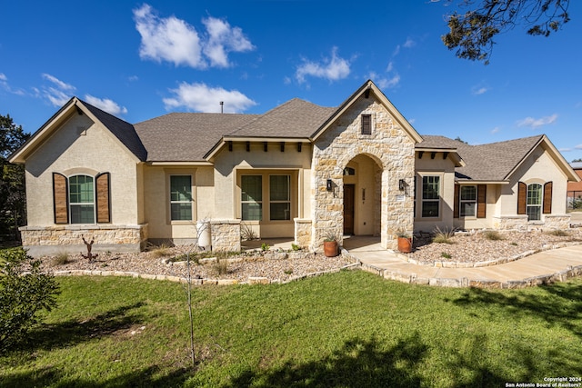 view of front of house featuring a front yard