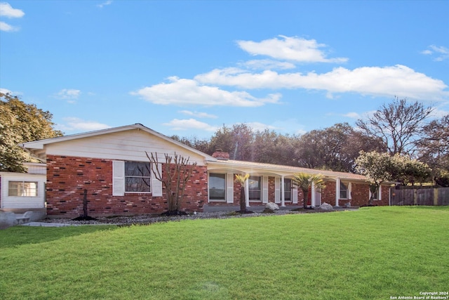 ranch-style house with a front yard