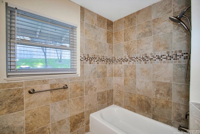 bathroom featuring tiled shower / bath combo