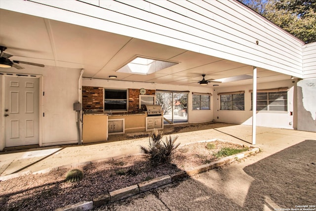 view of patio / terrace with exterior kitchen, grilling area, and ceiling fan