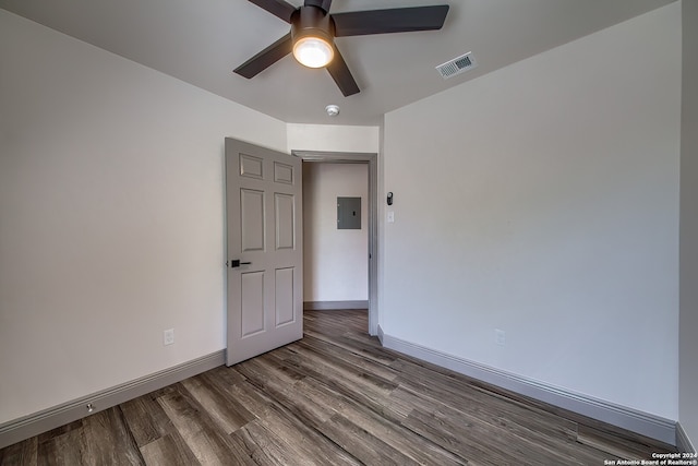 spare room featuring dark hardwood / wood-style floors and ceiling fan