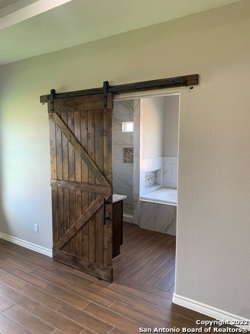 stairway featuring a barn door