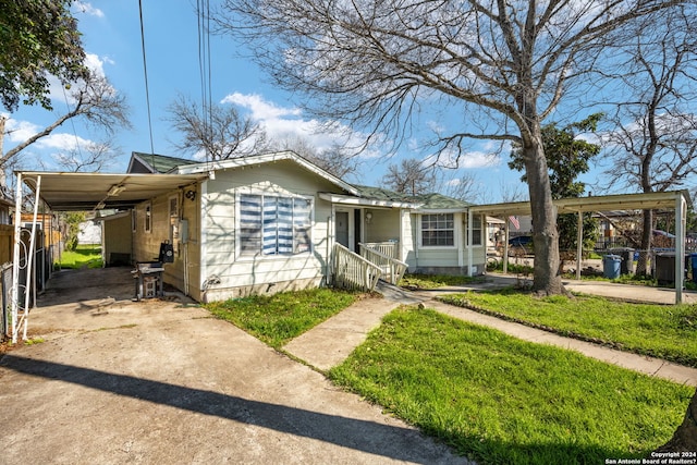 view of front of house featuring a porch and a carport