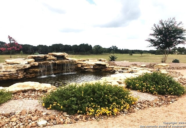 Listing photo 3 for 25 Vaquero, Pipe Creek TX 78063