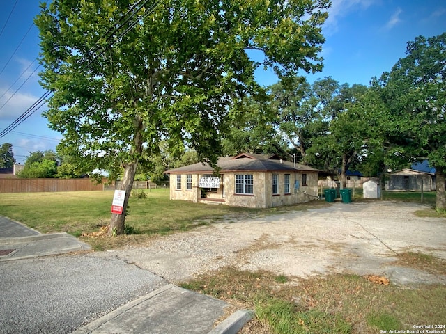 ranch-style home with a front lawn