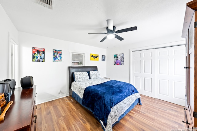 bedroom with ceiling fan, a closet, and light wood-type flooring