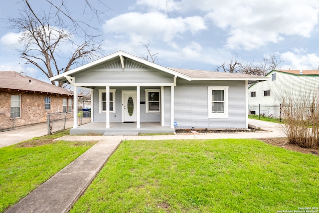 view of front of house with a front lawn