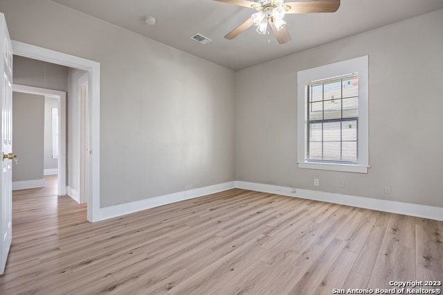 unfurnished room featuring light hardwood / wood-style floors and ceiling fan