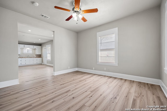 unfurnished room featuring light hardwood / wood-style flooring and ceiling fan