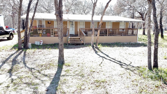 ranch-style home featuring a porch