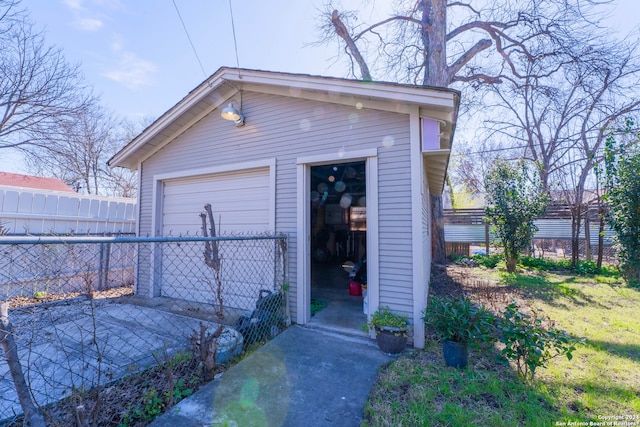 view of shed / structure featuring a garage and a yard