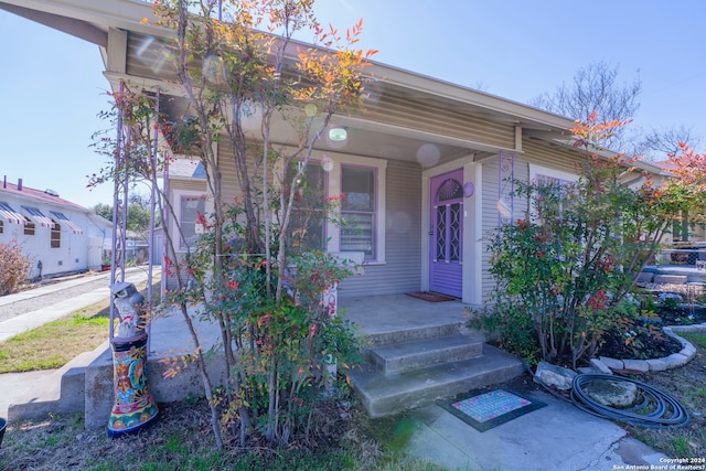 view of front of house with covered porch