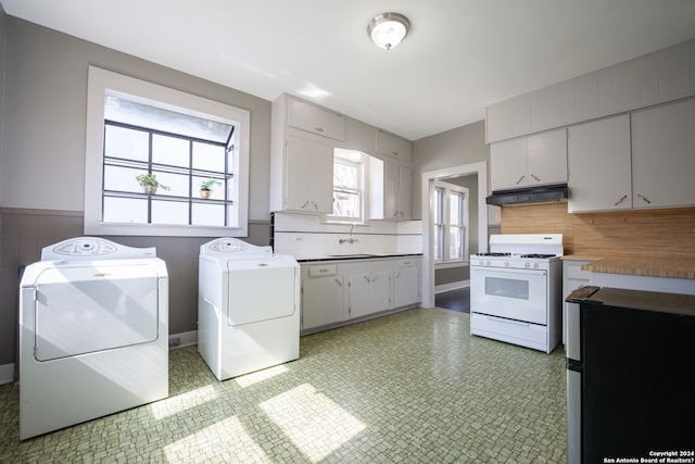 laundry room featuring light tile floors, washing machine and dryer, and sink