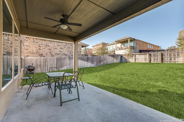 view of patio / terrace featuring a fenced backyard, outdoor dining area, and a ceiling fan