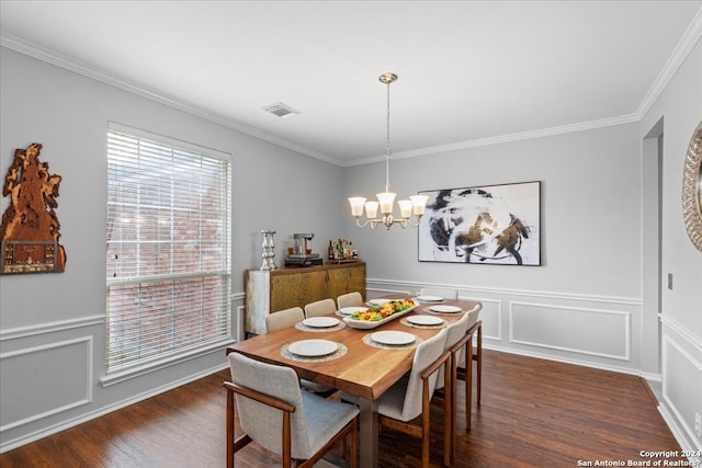 dining area featuring ornamental molding, dark hardwood / wood-style floors, and a chandelier