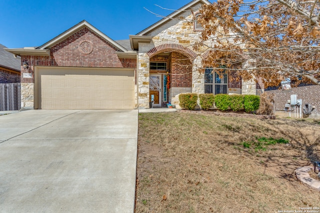 view of front of property featuring a front yard and a garage