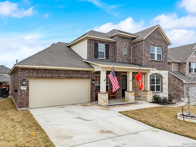 view of front of property featuring a front yard and a garage