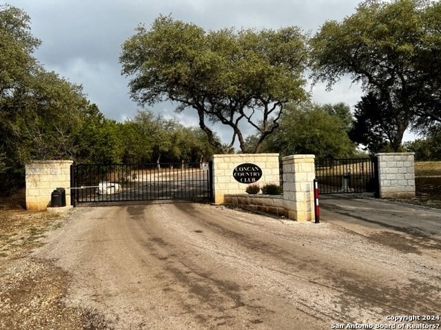 Listing photo 2 for 7 Mountain Valley Dr, Concan TX 78838