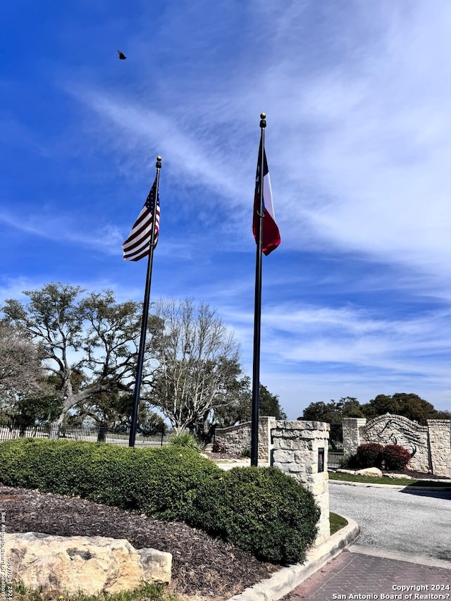 Listing photo 3 for 247 Highgate Dr, Bandera TX 78003