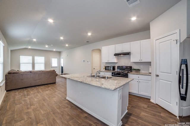 kitchen with white cabinets, an island with sink, dark hardwood / wood-style floors, and stainless steel appliances