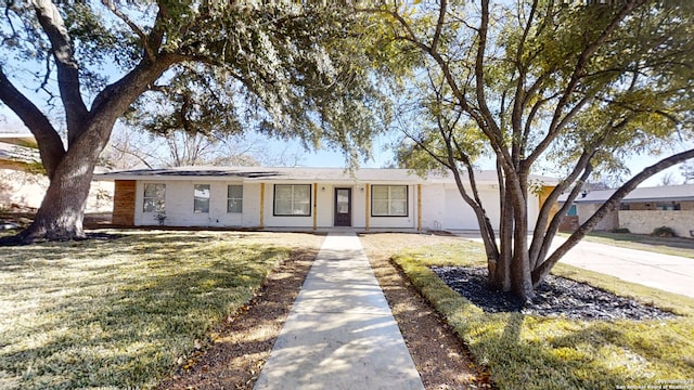 ranch-style home featuring a front yard