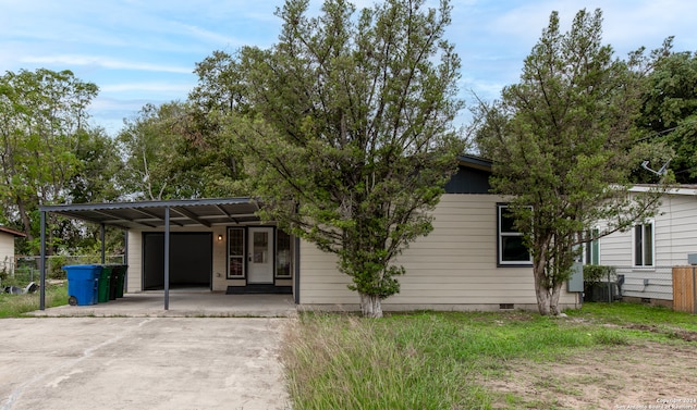 view of front of house featuring a carport