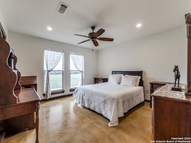 bedroom with ceiling fan