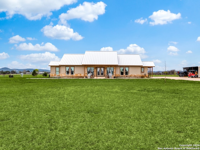 single story home featuring a front yard