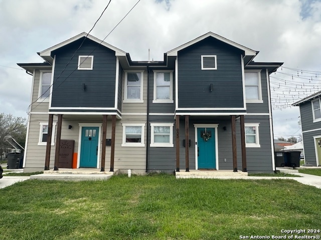 view of front of home featuring a front lawn