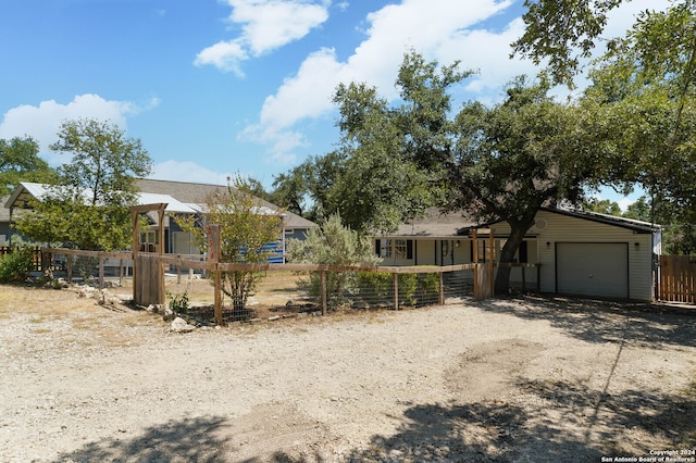 view of front of property