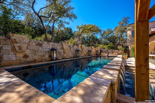 view of swimming pool