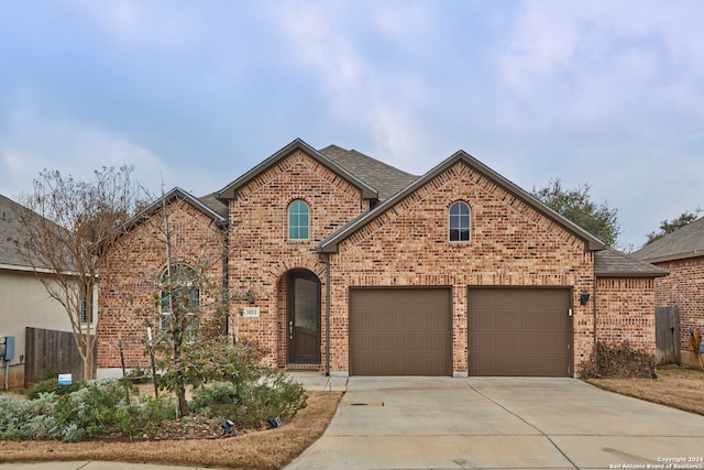 view of front property featuring a garage