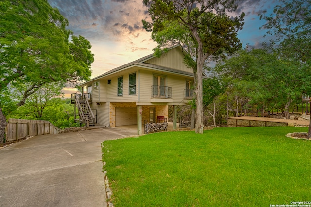 view of front of home featuring a yard