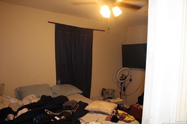 bedroom featuring ceiling fan