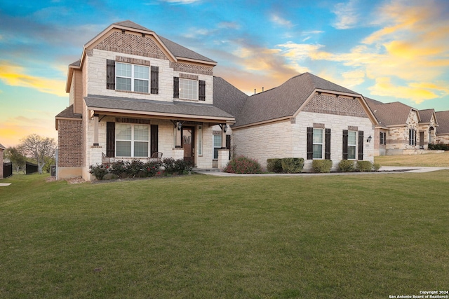 craftsman inspired home featuring a lawn