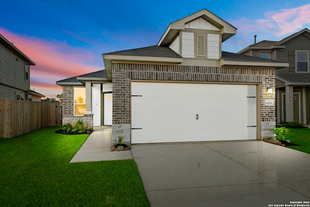 view of front of home featuring a lawn