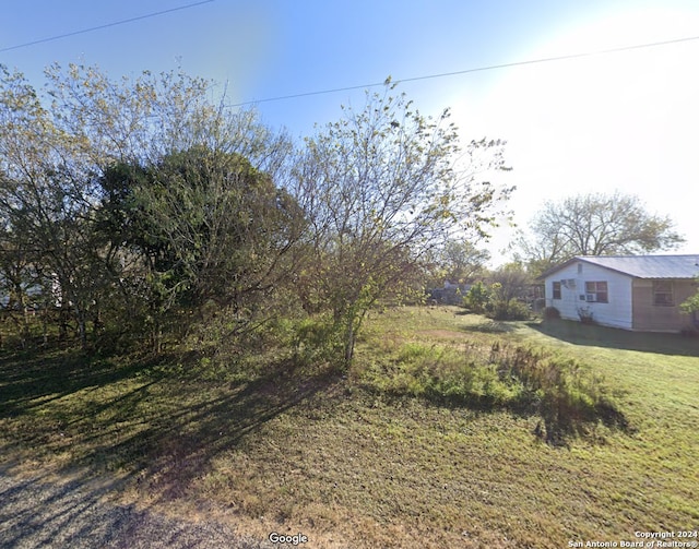 Listing photo 3 for 1226 Hough, Adkins TX 78101