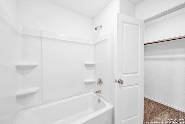 bathroom with washtub / shower combination