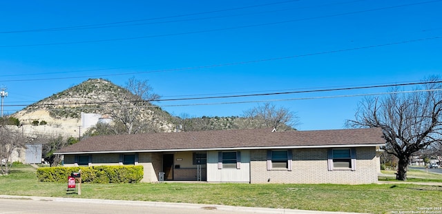 ranch-style house with a front yard