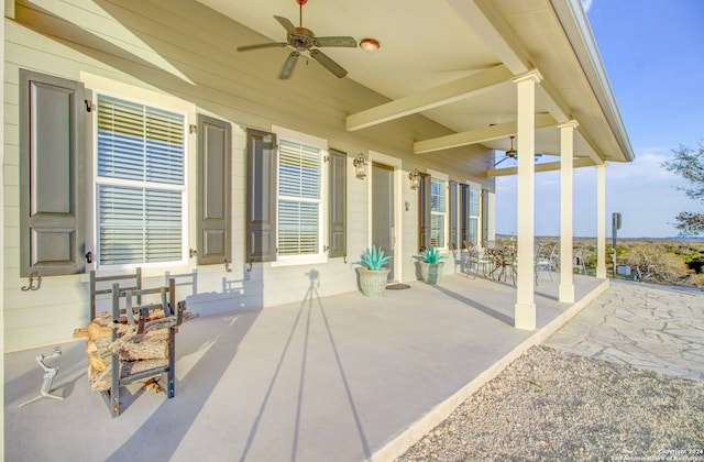 view of terrace with ceiling fan