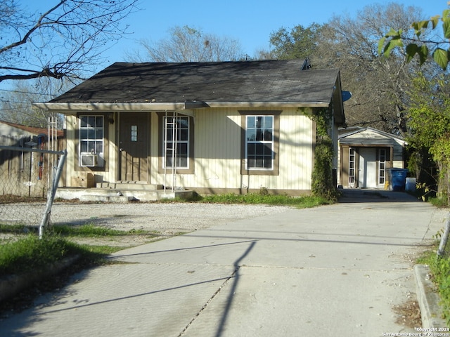 view of front of property