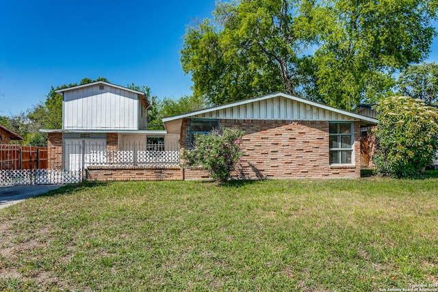 back of house featuring a yard