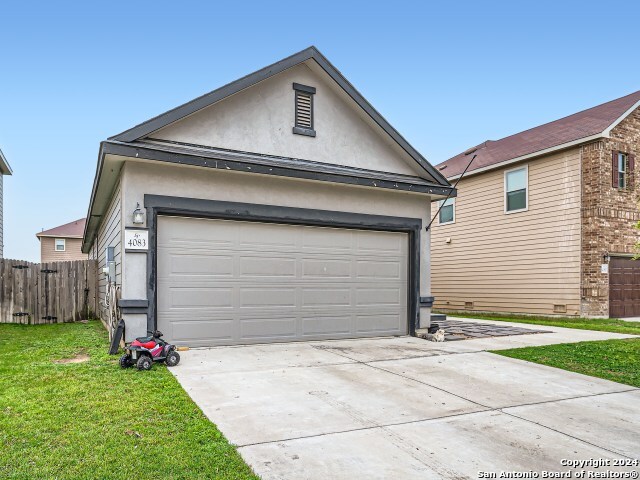 ranch-style home with a front yard