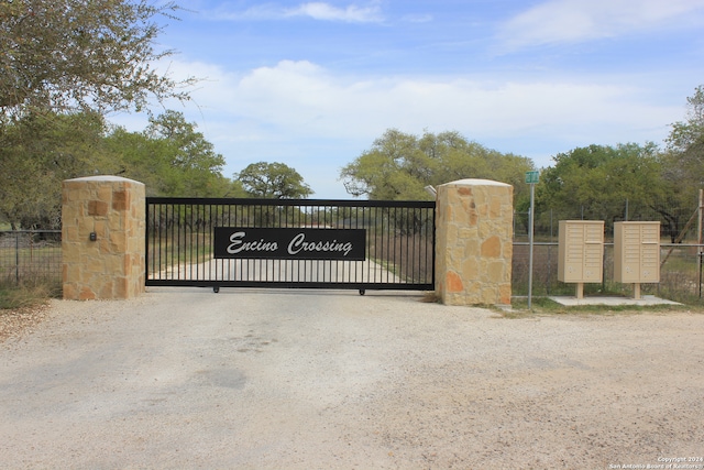 Listing photo 2 for 818 Encino Way, Natalia TX 78059