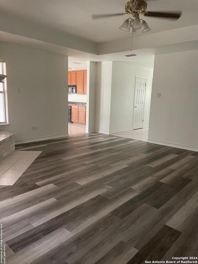 empty room featuring light hardwood / wood-style flooring and ceiling fan