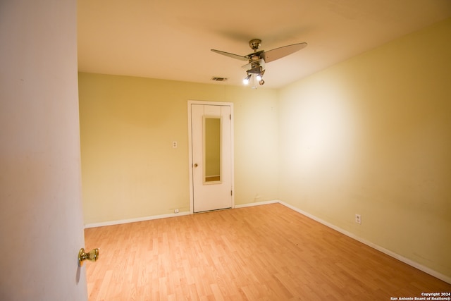 unfurnished room with light hardwood / wood-style floors and ceiling fan