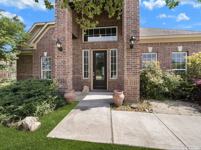 entrance to property with a patio