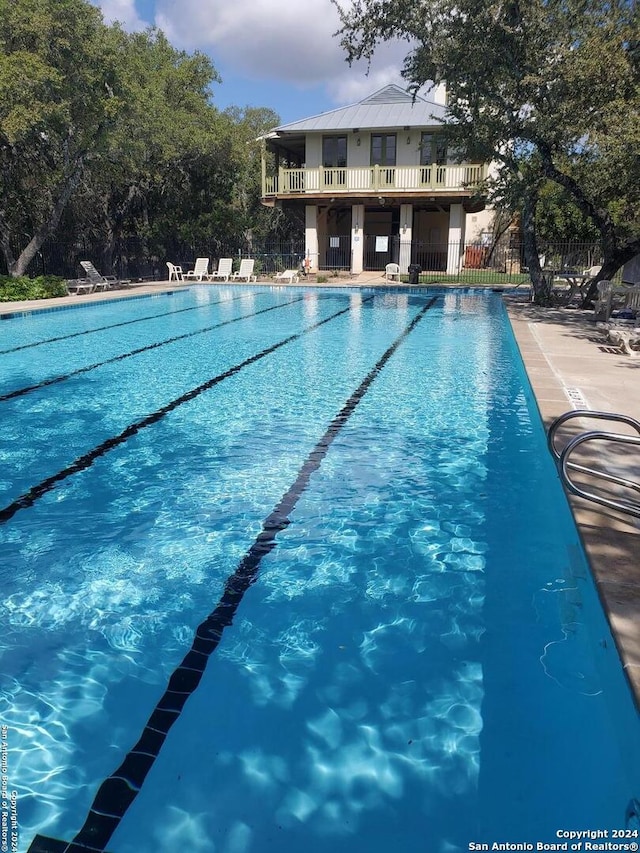 view of swimming pool